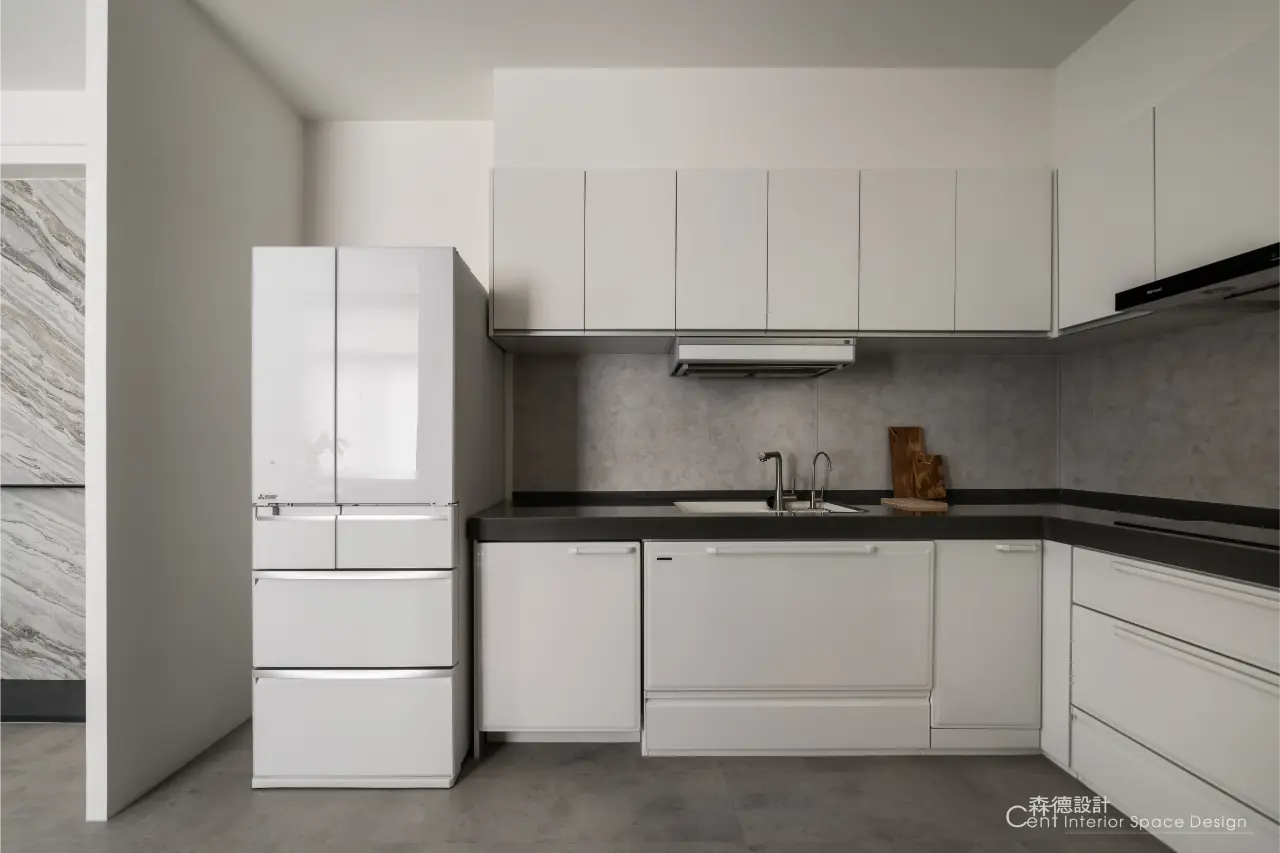 老屋翻新x現代灰階親子宅《灰歸》