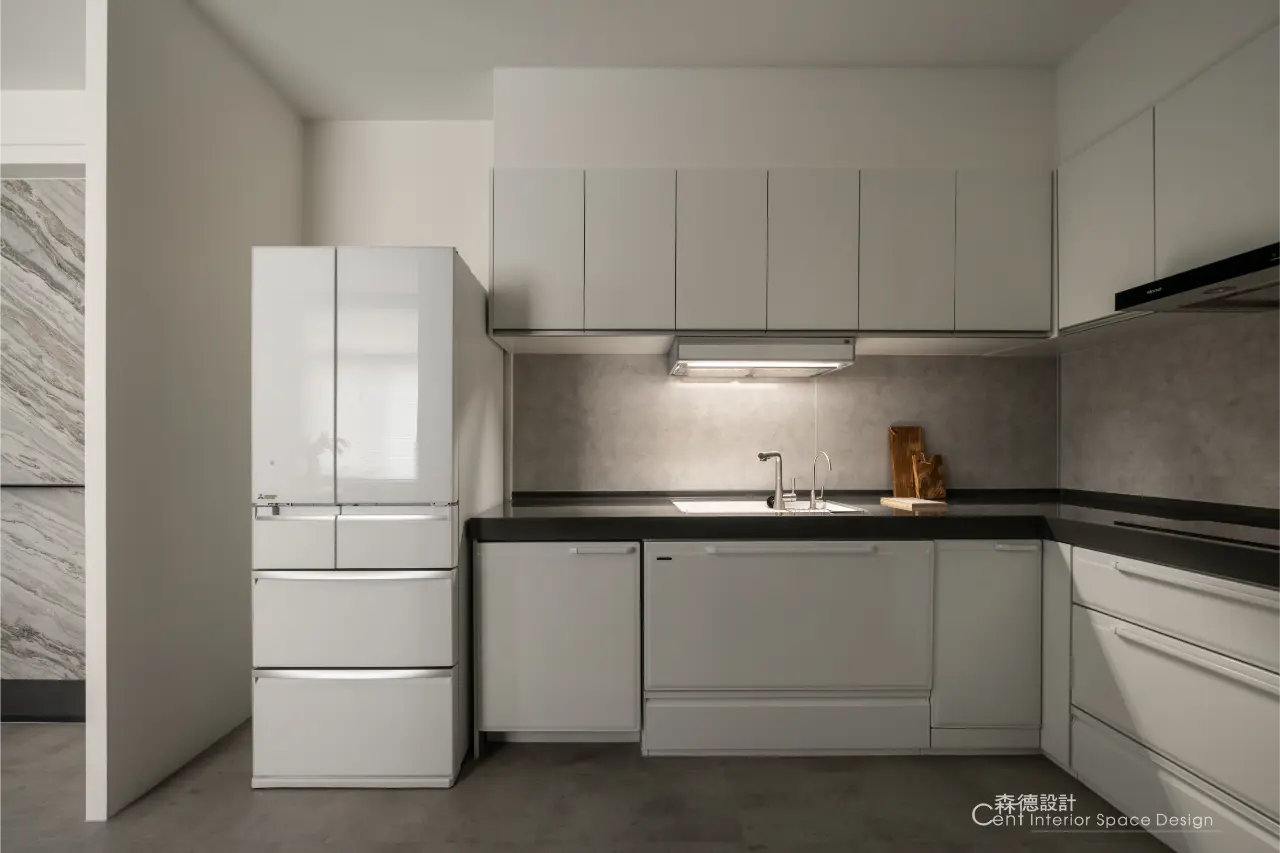 老屋翻新x現代灰階親子宅《灰歸》