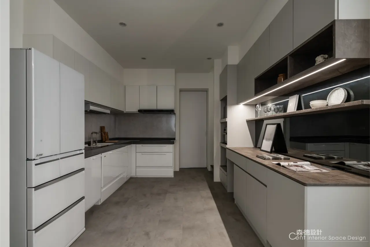 老屋翻新x現代灰階親子宅《灰歸》