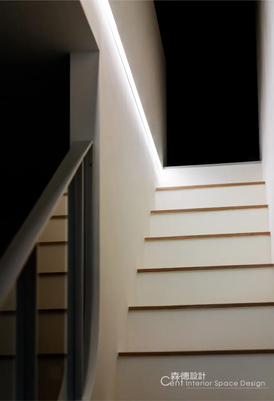 頂樓閣樓設計x一家四口生活宅《層光・閣序》