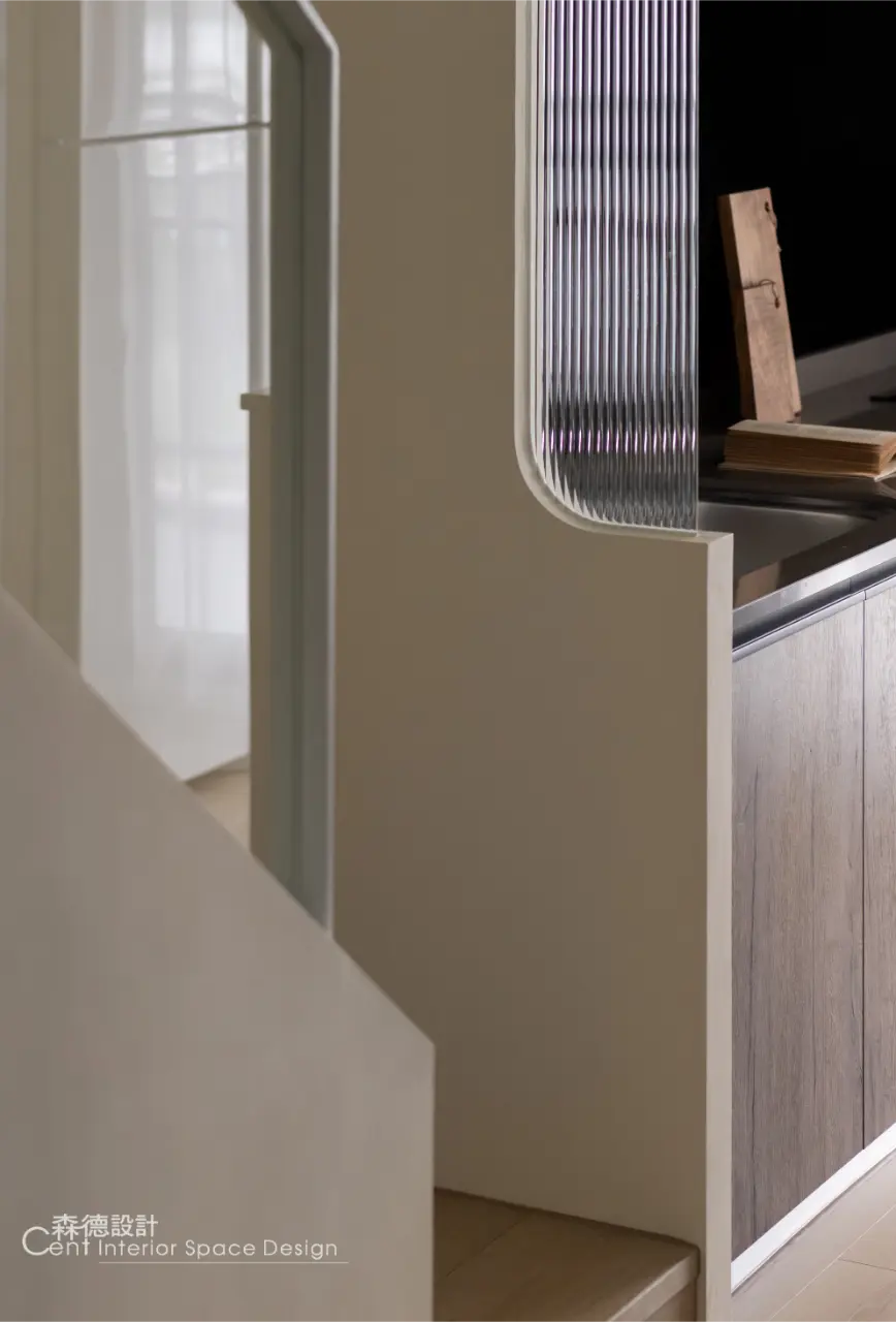 頂樓閣樓設計x一家四口生活宅《層光・閣序》