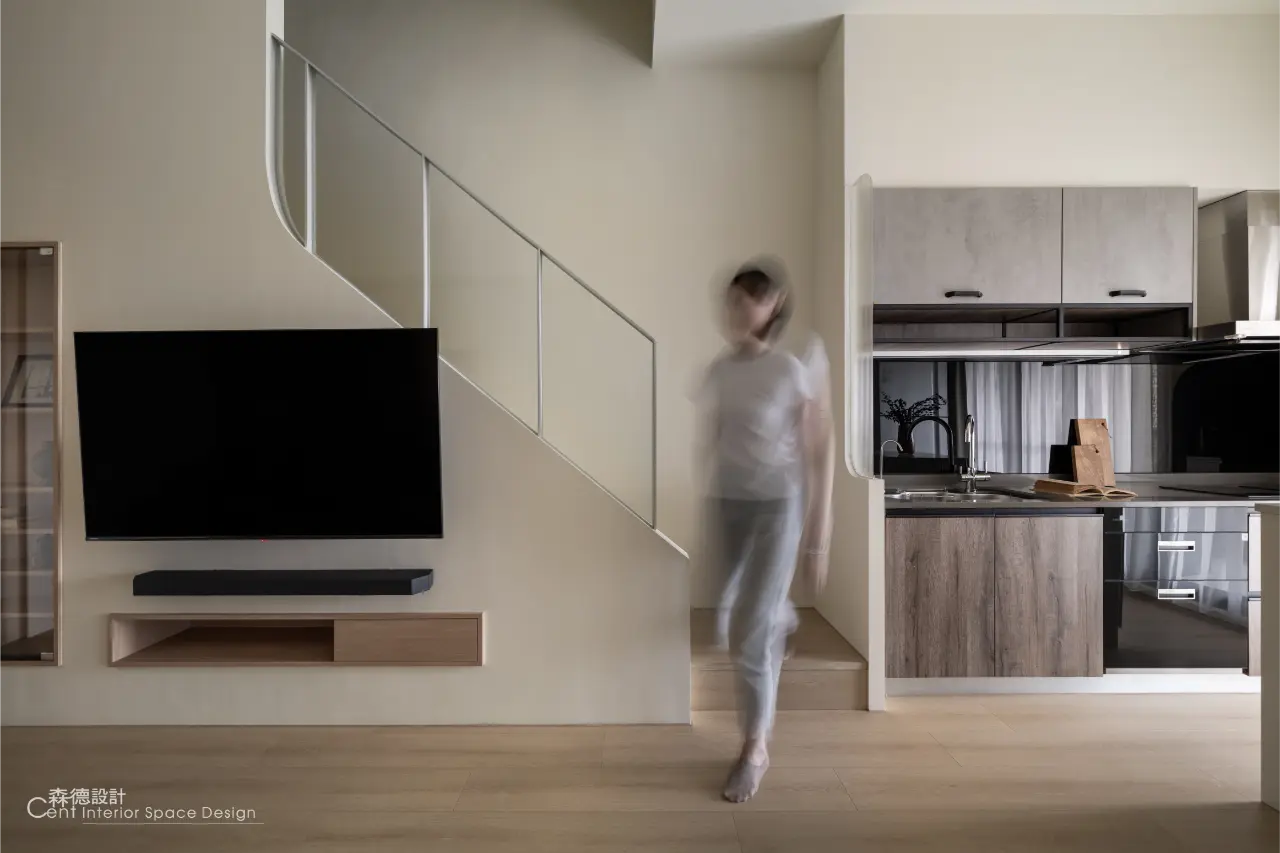 頂樓閣樓設計x一家四口生活宅《層光・閣序》