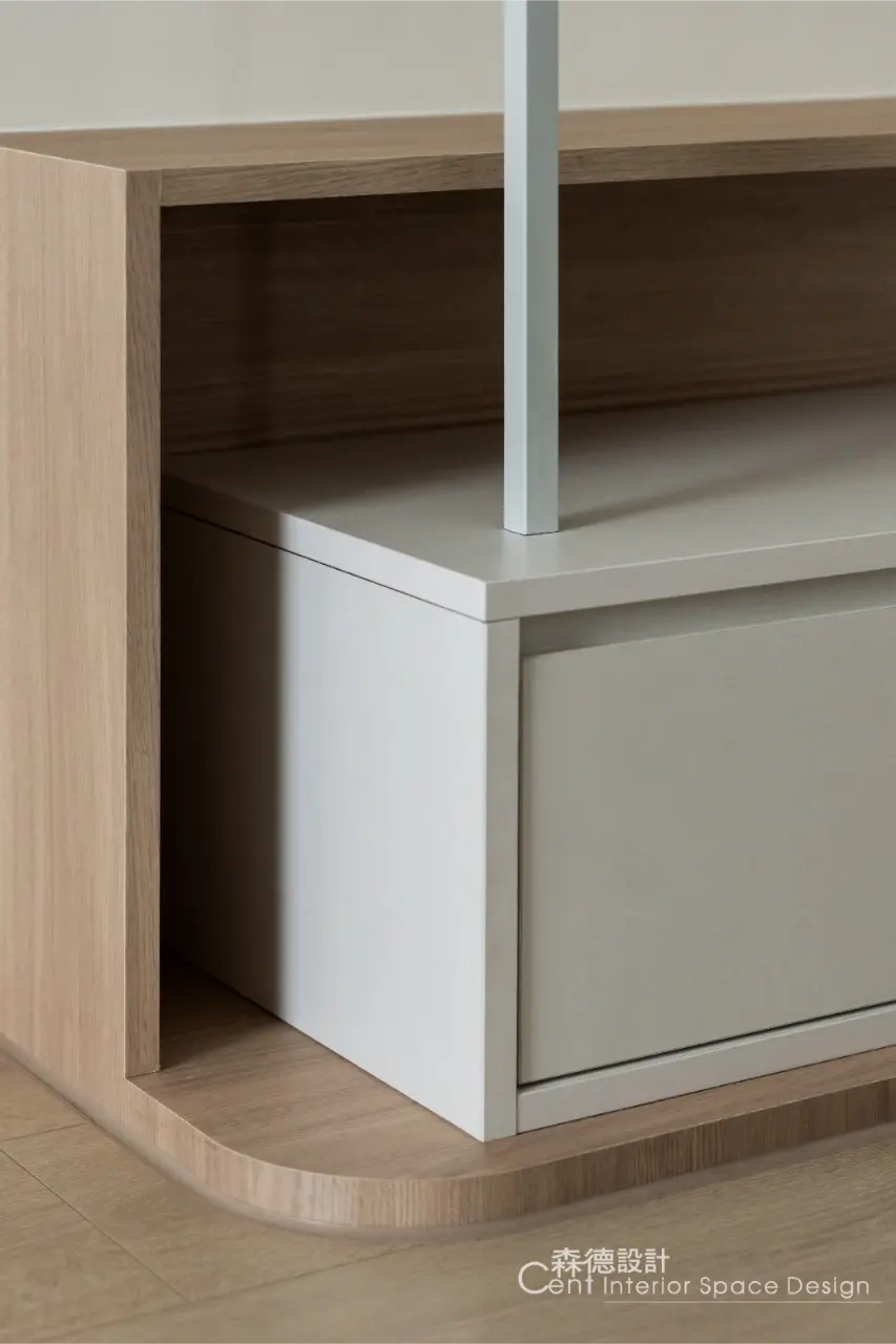 頂樓閣樓設計x一家四口生活宅《層光・閣序》