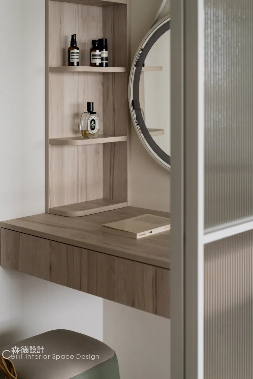 頂樓閣樓設計x一家四口生活宅《層光・閣序》